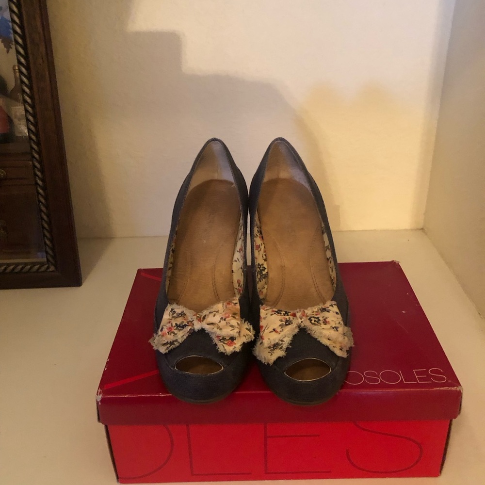 AEROSOLES Navy Peep-Toe Heels with Floral Bow Accent